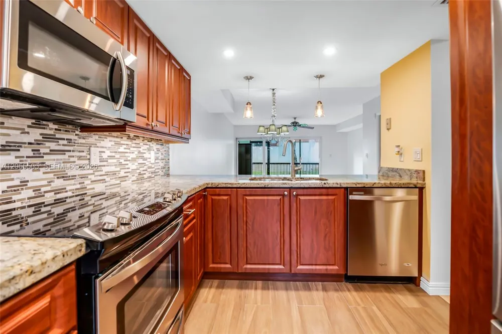 7050 SW 42nd Ct Davie, FL 33314