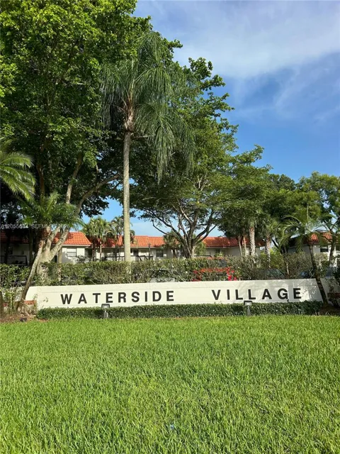 15710 E Waterside Cir #203