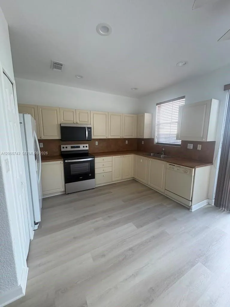 5420 NW 107th Ave #301 Doral, FL 33178