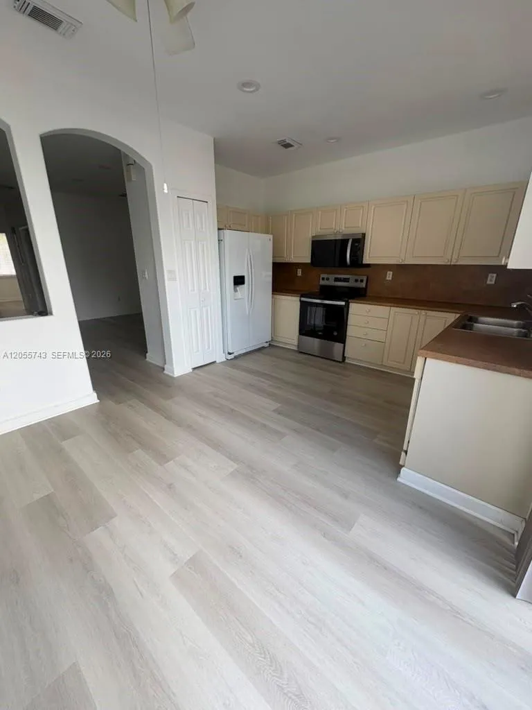 5420 NW 107th Ave #301 Doral, FL 33178