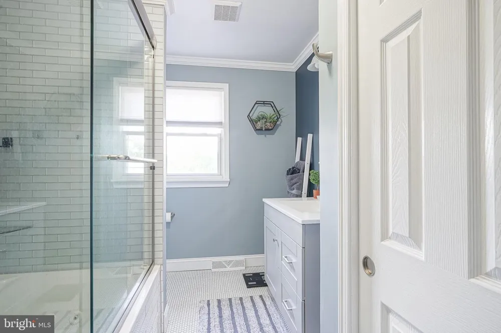 1024 OXMEAD Eastampton, NJ 08060