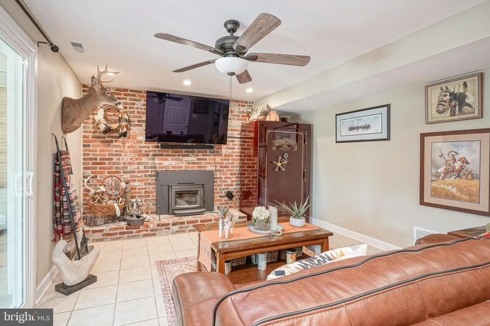 1024 OXMEAD Eastampton, NJ 08060