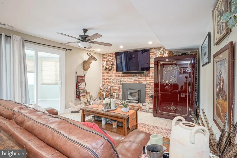 1024 OXMEAD Eastampton, NJ 08060