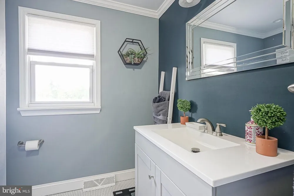 1024 OXMEAD Eastampton, NJ 08060