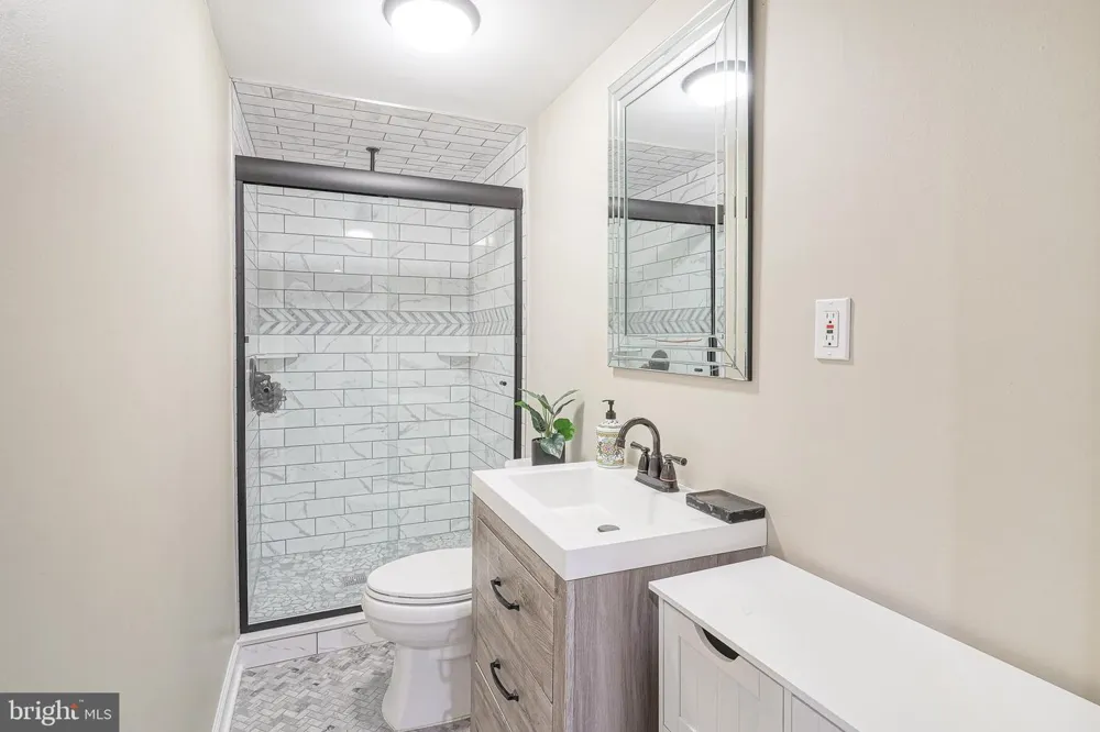 1024 OXMEAD Eastampton, NJ 08060