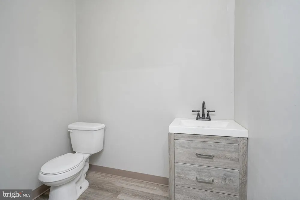 1024 OXMEAD Eastampton, NJ 08060