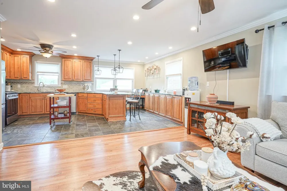 1024 OXMEAD Eastampton, NJ 08060