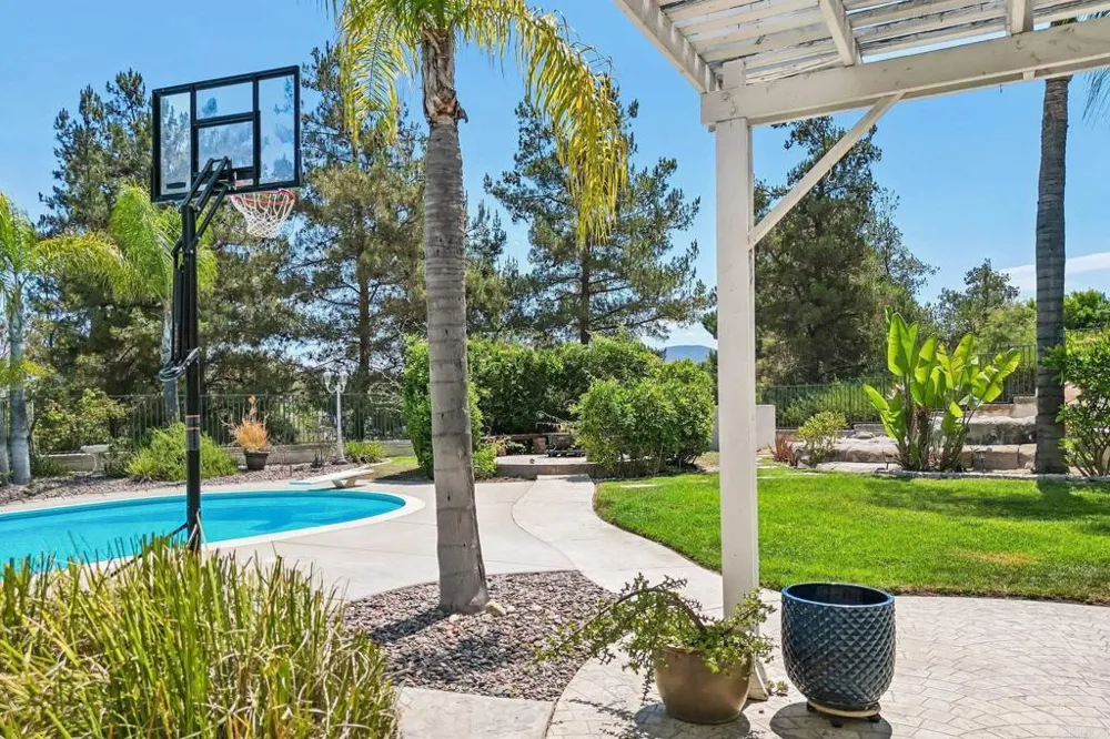 45608 Corte Royal Temecula, CA 92592