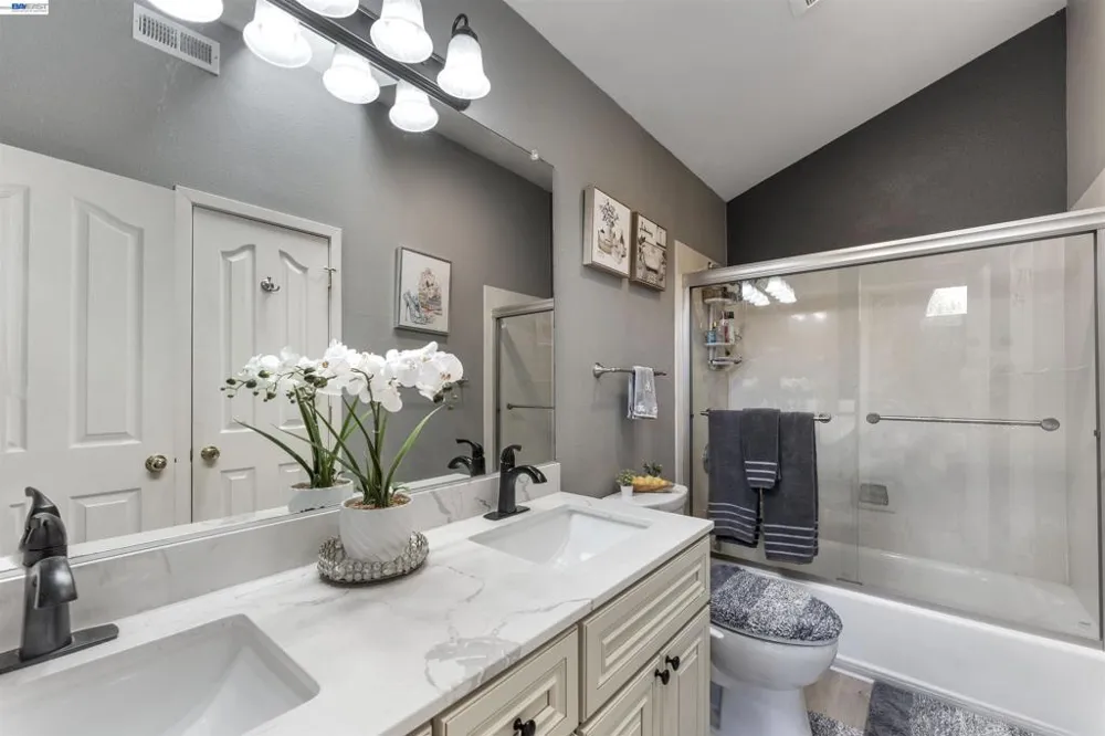903 Appian Knoll Ct El Sobrante, CA 94803