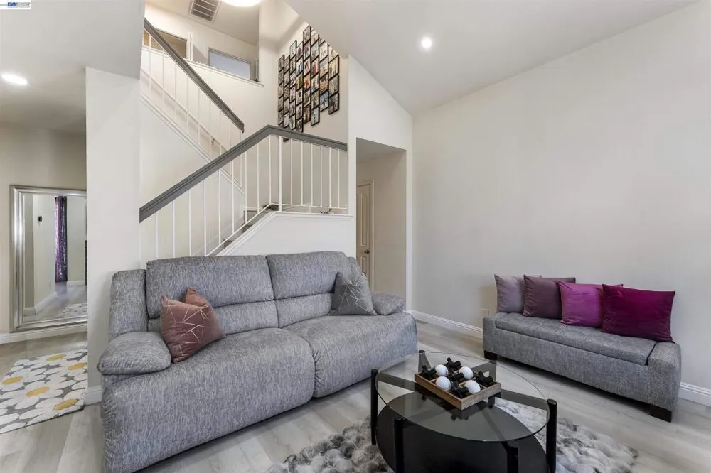 903 Appian Knoll Ct El Sobrante, CA 94803