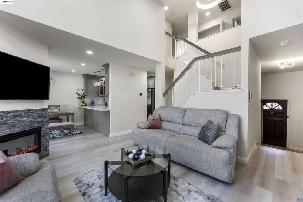 903 Appian Knoll Ct El Sobrante, CA 94803