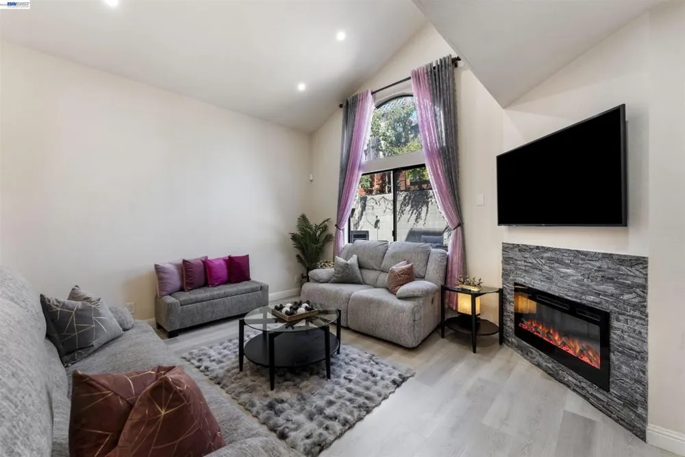 903 Appian Knoll Ct El Sobrante, CA 94803