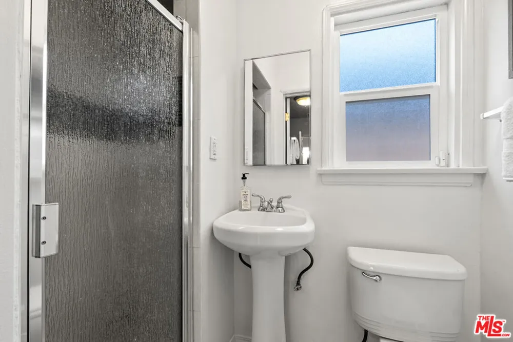 9131 Olin Street Los Angeles, CA 90034