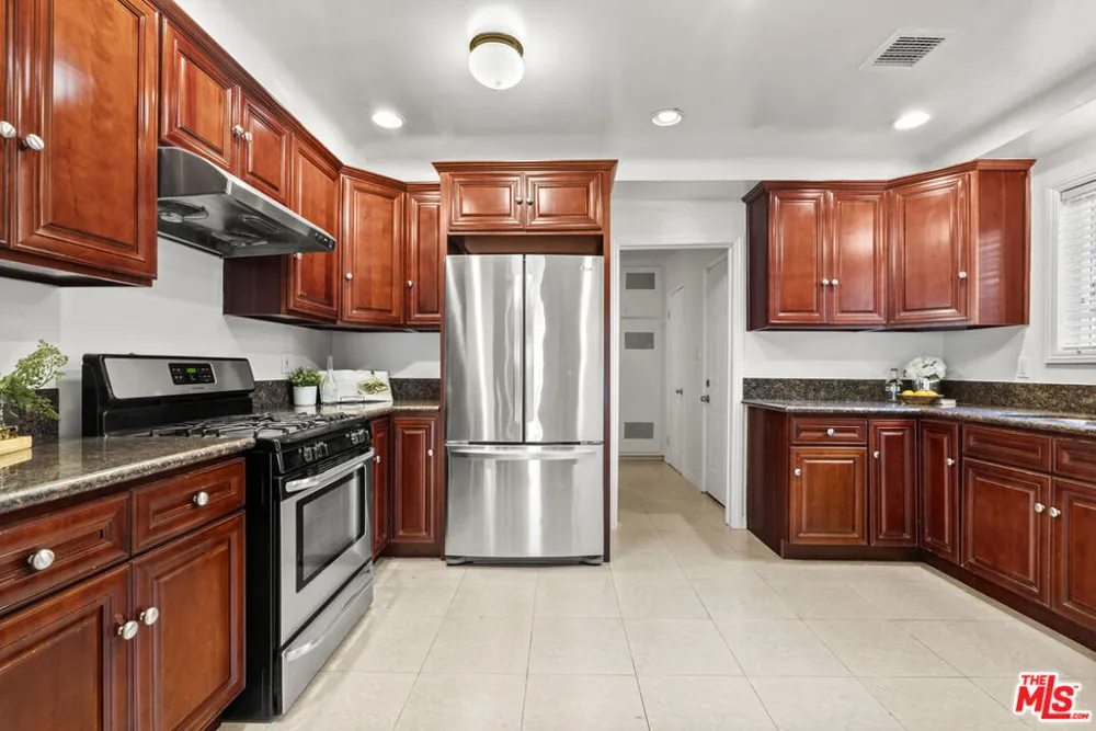 9131 Olin Street Los Angeles, CA 90034
