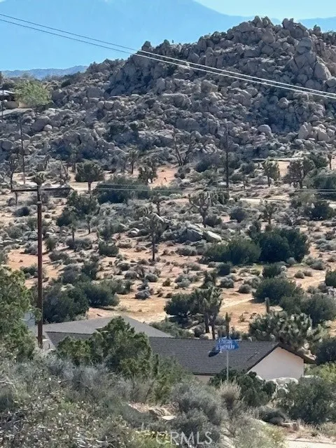 5437 Davis Way Yucca Valley, CA 92284