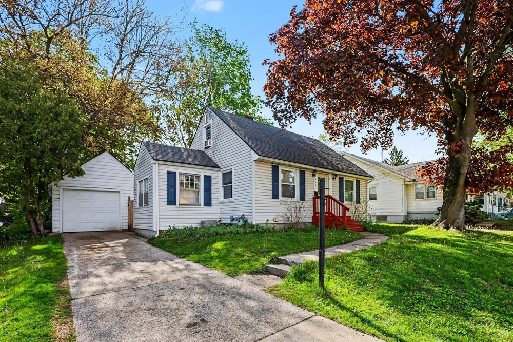 1636 Delwood Avenue SW Wyoming City, MI 49509