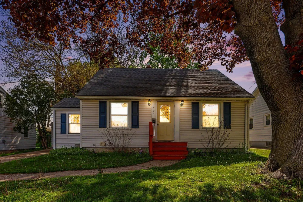 1636 Delwood Avenue SW Wyoming City, MI 49509