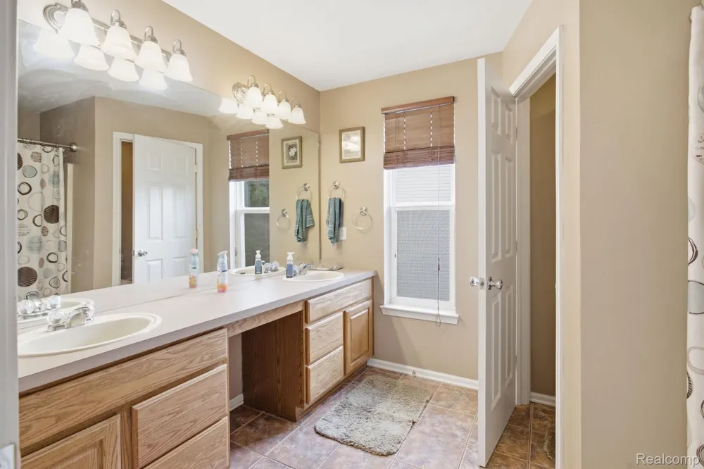 866 Canyon Creek Drive Holly Township, MI 48442