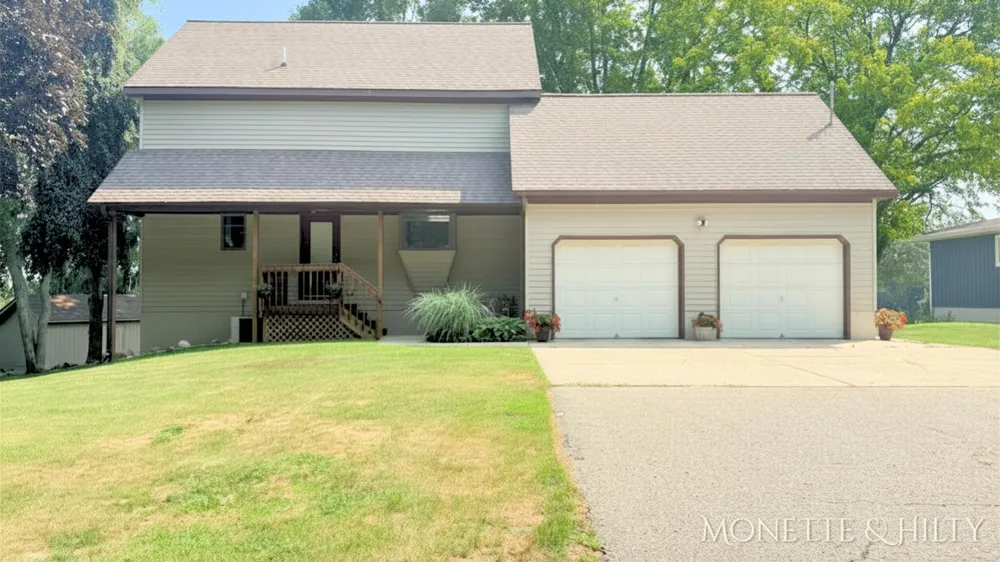 2883 Lakeshore Road Dalton Township, MI 49457