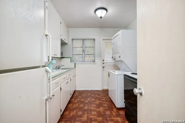 111 GRANDVIEW PL Alamo Heights, TX 78209