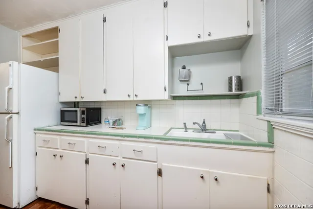 111 GRANDVIEW PL Alamo Heights, TX 78209