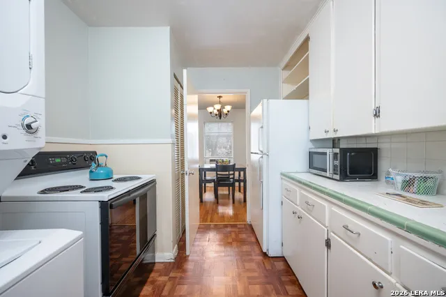 111 GRANDVIEW PL Alamo Heights, TX 78209