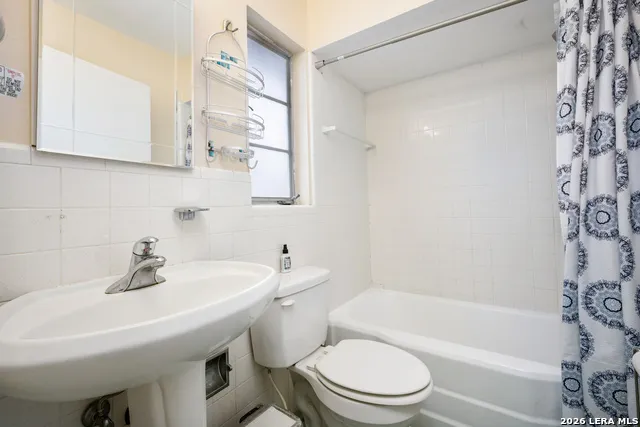111 GRANDVIEW PL Alamo Heights, TX 78209