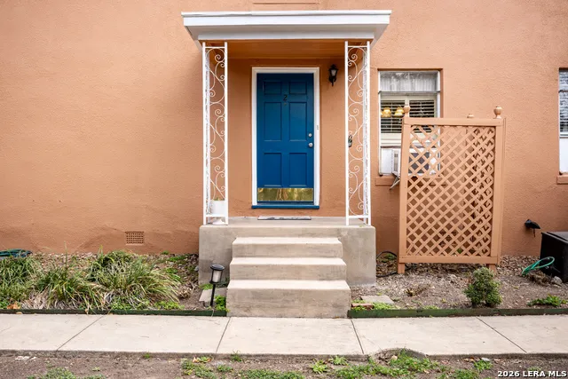 111 GRANDVIEW PL Alamo Heights, TX 78209