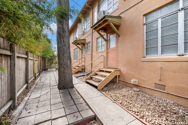 111 GRANDVIEW PL Alamo Heights, TX 78209