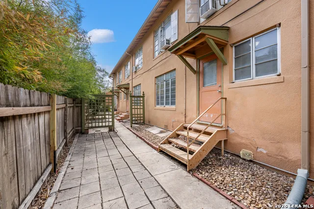 111 GRANDVIEW PL Alamo Heights, TX 78209