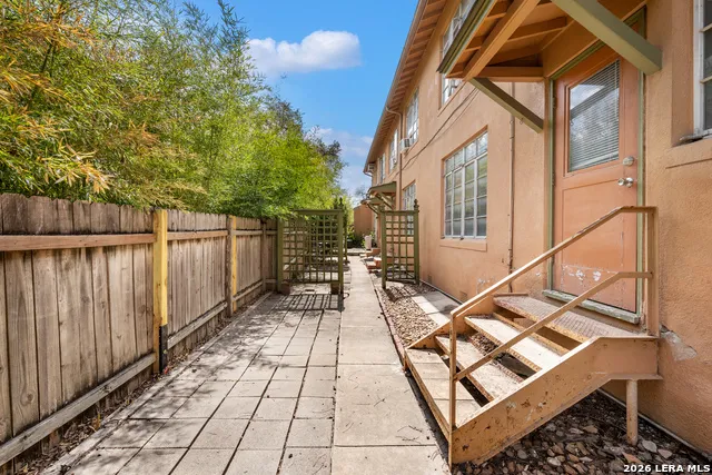 111 GRANDVIEW PL Alamo Heights, TX 78209