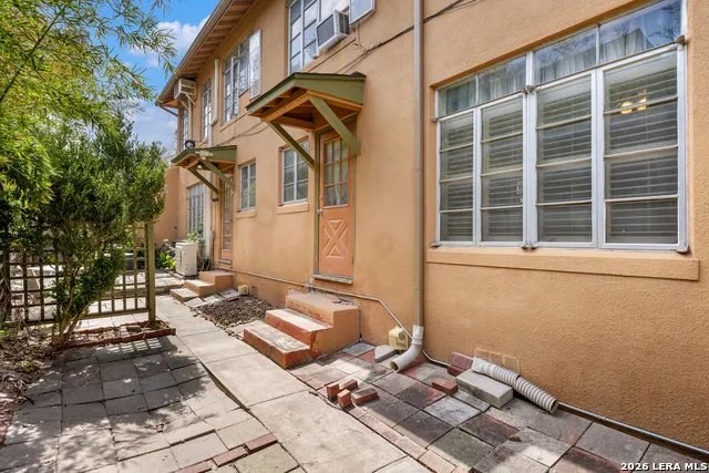 111 GRANDVIEW PL Alamo Heights, TX 78209