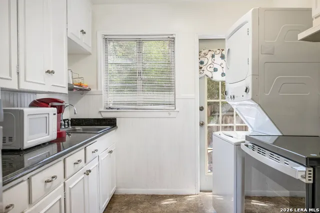111 GRANDVIEW PL Alamo Heights, TX 78209