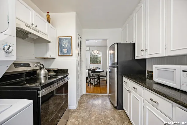 111 GRANDVIEW PL Alamo Heights, TX 78209