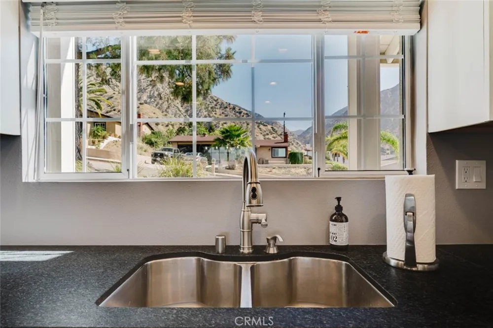 13853 Tucker Avenue Sylmar, CA 91342