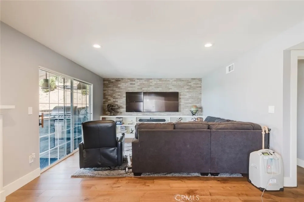 13853 Tucker Avenue Sylmar, CA 91342