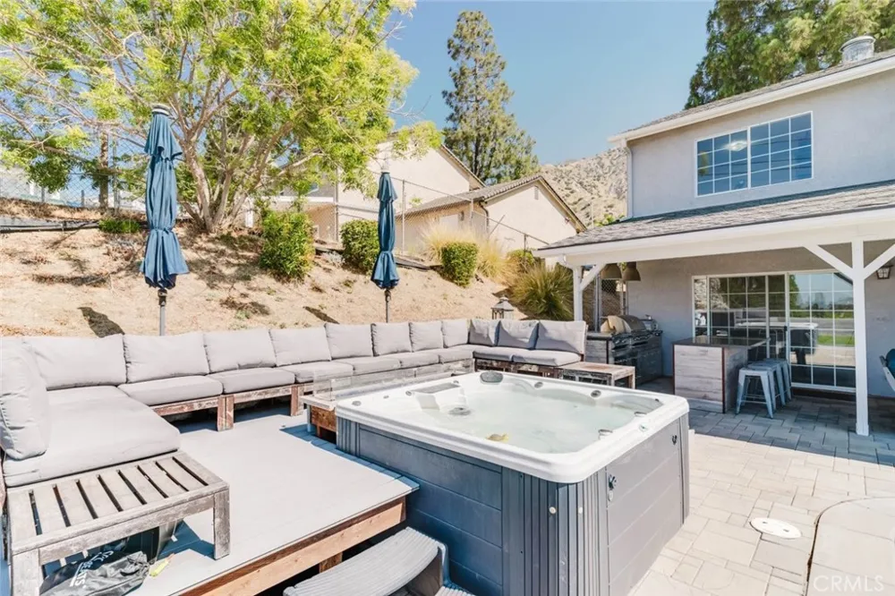 13853 Tucker Avenue Sylmar, CA 91342