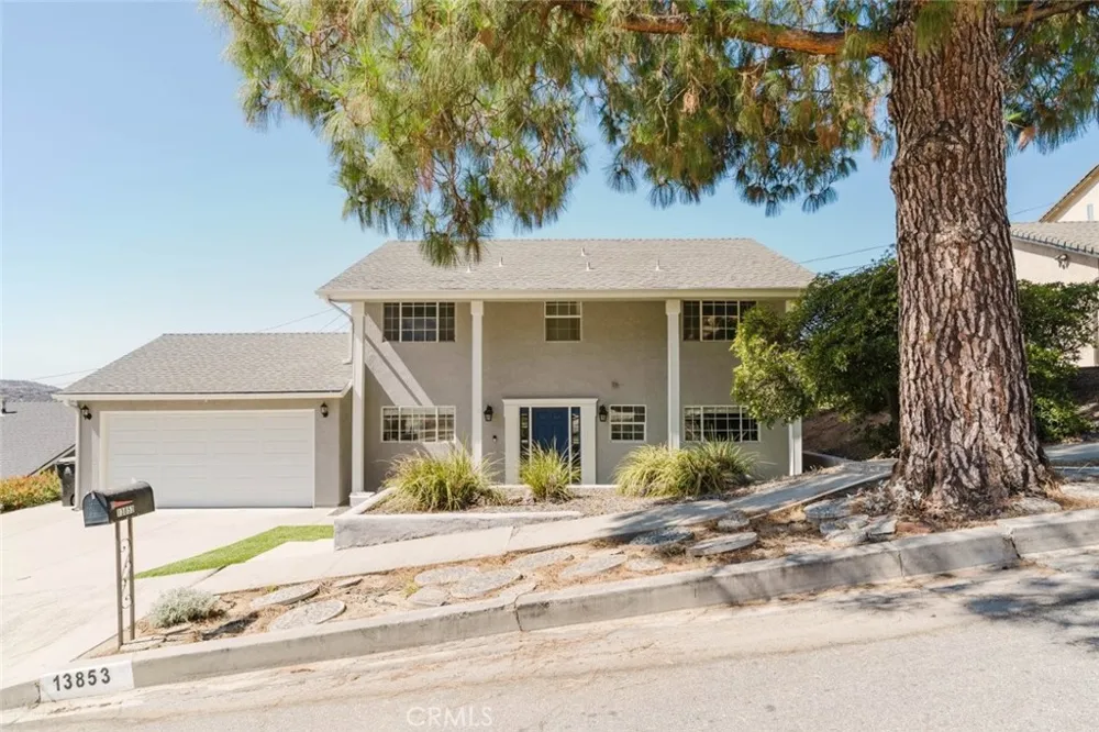 13853 Tucker Avenue Sylmar, CA 91342