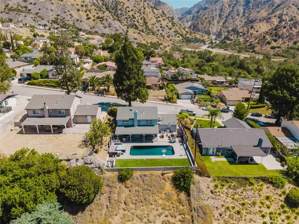13853 Tucker Avenue Sylmar, CA 91342