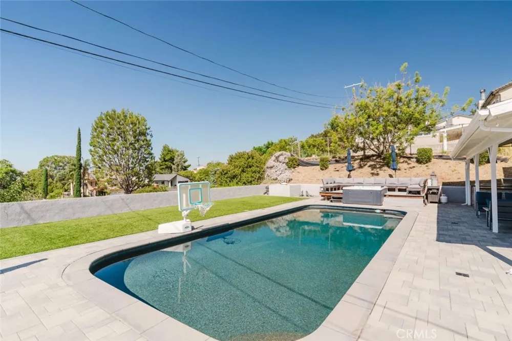 13853 Tucker Avenue Sylmar, CA 91342