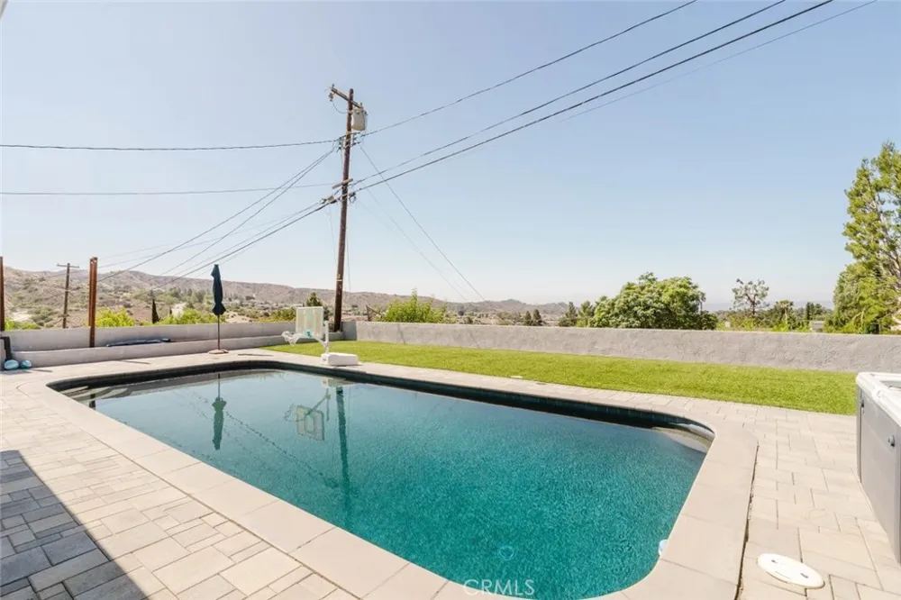 13853 Tucker Avenue Sylmar, CA 91342