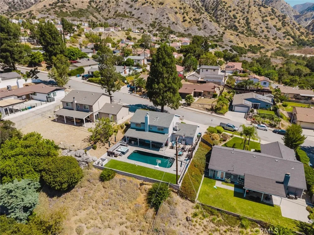 13853 Tucker Avenue Sylmar, CA 91342