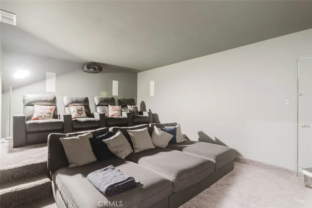 13853 Tucker Avenue Sylmar, CA 91342