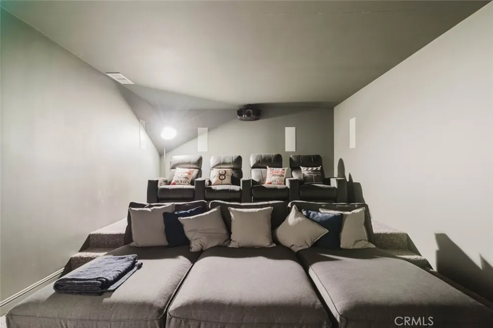 13853 Tucker Avenue Sylmar, CA 91342