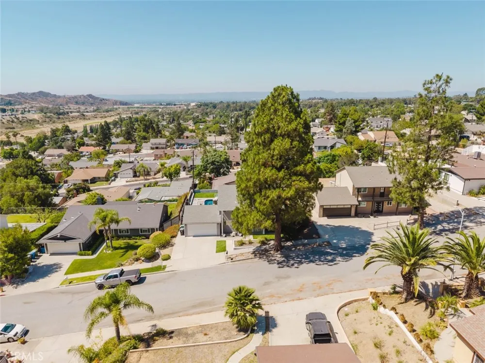 13853 Tucker Avenue Sylmar, CA 91342