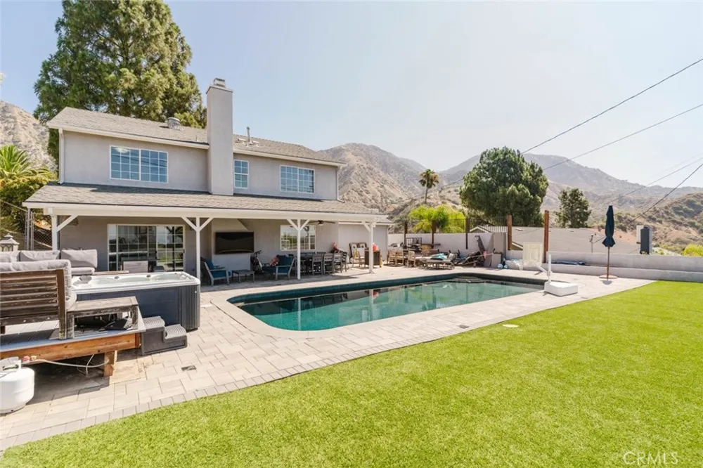 13853 Tucker Avenue Sylmar, CA 91342