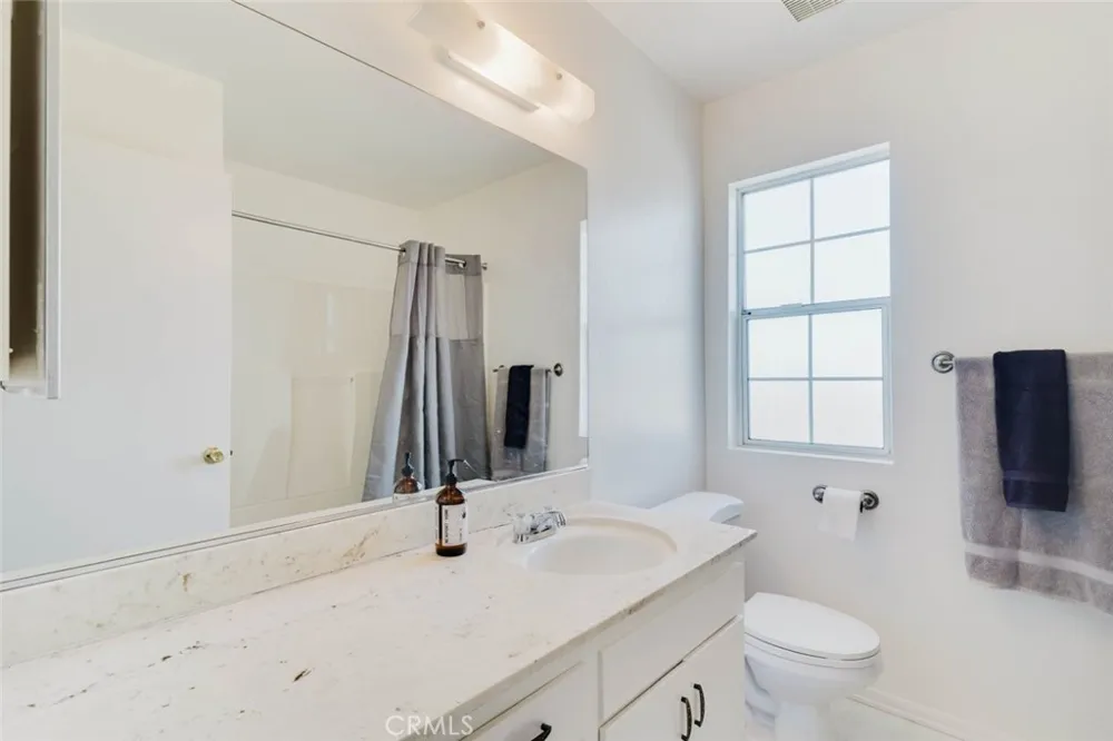 13853 Tucker Avenue Sylmar, CA 91342