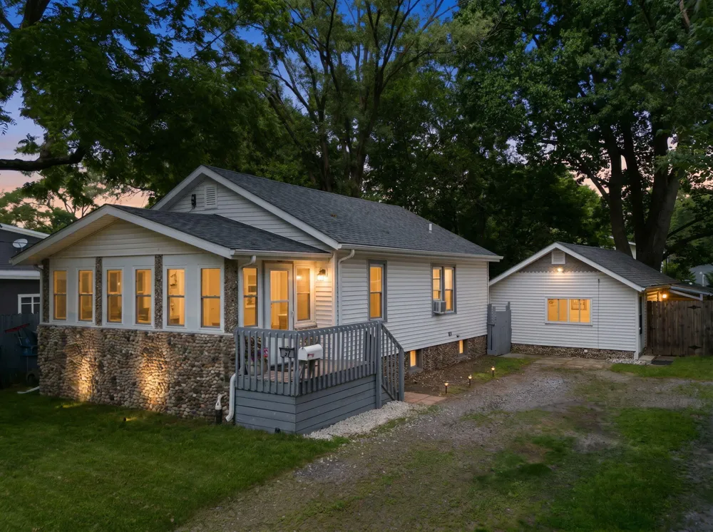 27 S Smith Street New Buffalo, MI 49117