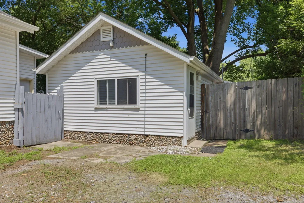 27 S Smith Street New Buffalo, MI 49117