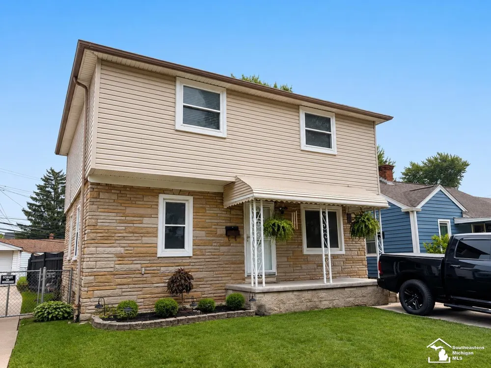 1099 Cora Street Wyandotte City, MI 48192